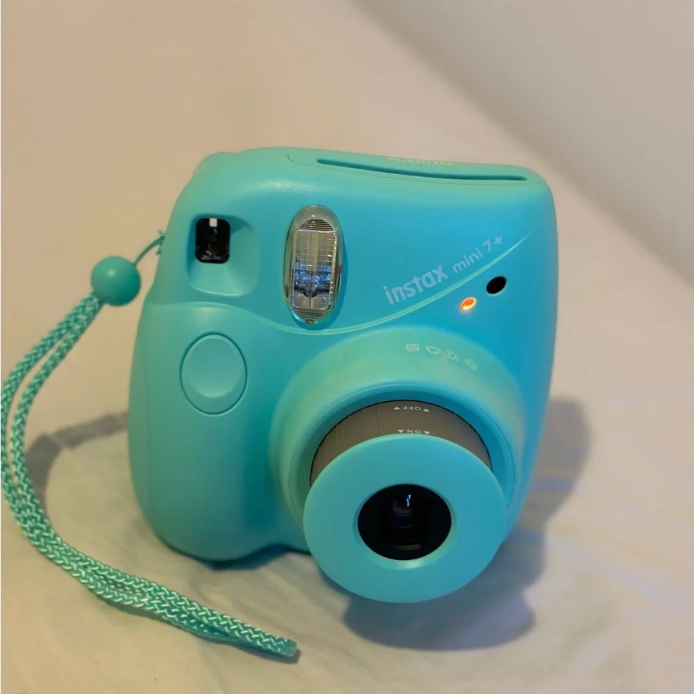 BRAND NEW FUJIFILM INSTAX MINI 7+